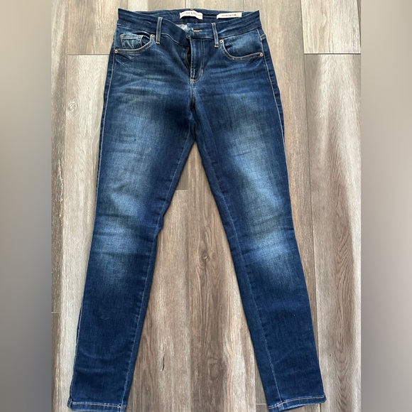 3 pairs of Guess jeans. - Picture 4 of 13